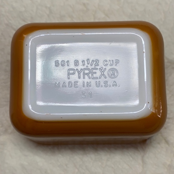 Vintage🔥Pyrex Butterscotch 2-pc Set, Sm Refrig + Glass Lid, EUC with Clear Lid - Picture 2 of 10